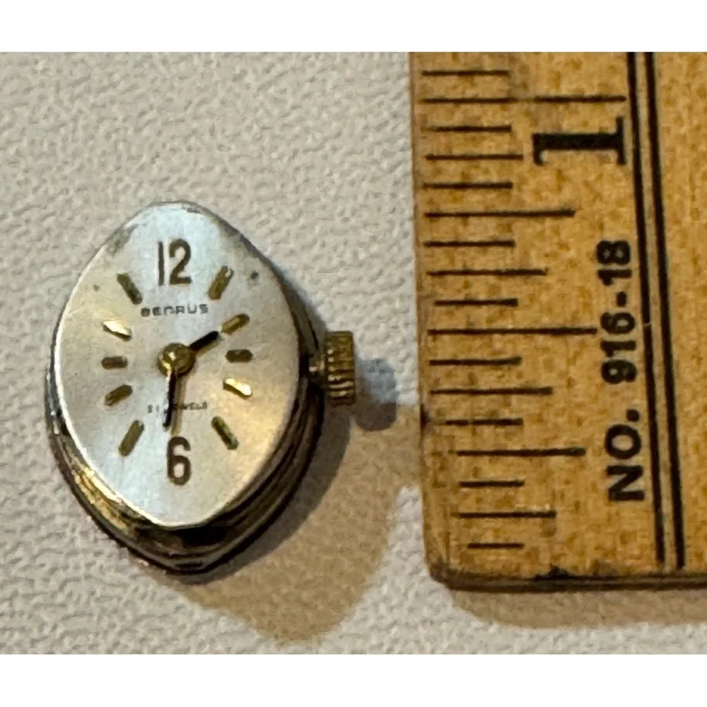 VTG ladies Benrus wristwatch movement ONLY with backplate & dial 21 jewels RUNS!